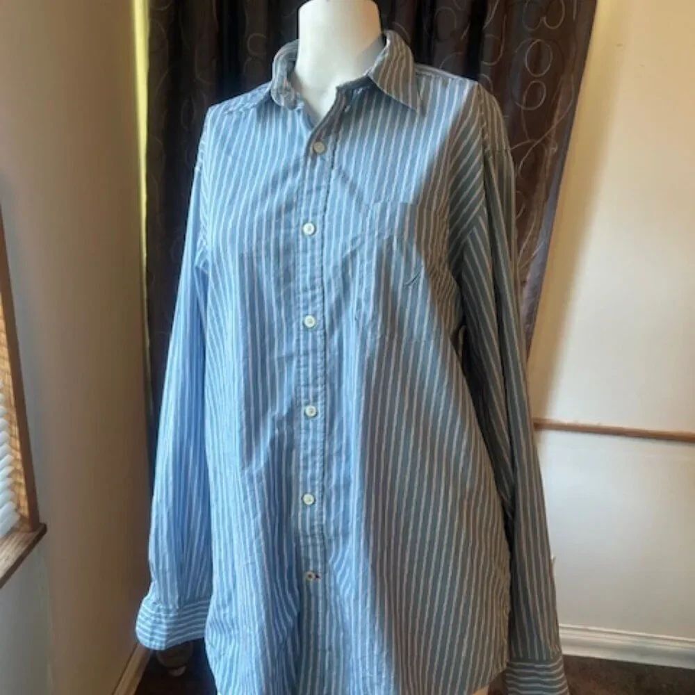 Nautica Vintage Blue/Red & White stripe 1 pocket button down shirt, size M